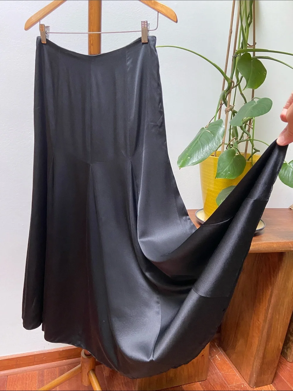 Vintage Lauren Ralph Lauren 100% Silk Black Maxi Godet Skirt Sz 4 - Picture 2 of 10